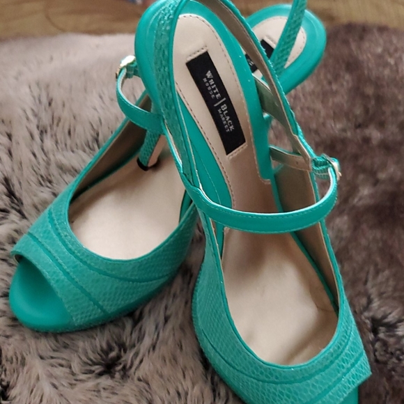 WHBM Green Python Stacked Heels - Picture 2 of 16